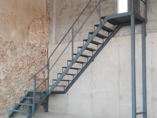 Escalera metalica